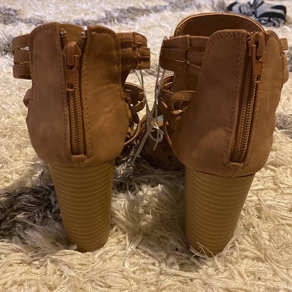 Report Heels - Picture 3 of 4